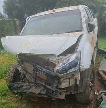 Load image into Gallery viewer, ISUZU PICK-UP DOUBLE CABIN - UBK 399V