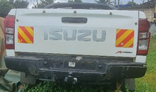 Load image into Gallery viewer, ISUZU PICK-UP DOUBLE CABIN - UBK 399V