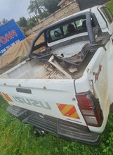 Load image into Gallery viewer, ISUZU PICK-UP DOUBLE CABIN - UBK 399V