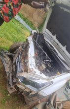 Load image into Gallery viewer, ISUZU PICK-UP DOUBLE CABIN - UBK 399V