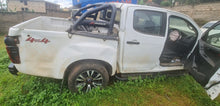 Load image into Gallery viewer, ISUZU PICK-UP DOUBLE CABIN - UBK 399V