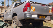 Load image into Gallery viewer, TOYOTA HILUX-PICK-UP DOUBLE CABIN - UBF 003A