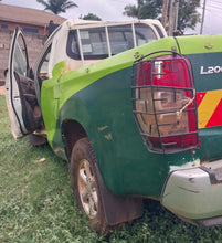 Load image into Gallery viewer, MITSUBISH L200- PICK-UP SINGLE CABIN - UBG 988W