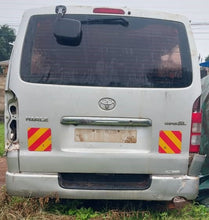 Load image into Gallery viewer, TOYOTA HIACE (DRONE) - UBL 275C