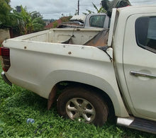 Load image into Gallery viewer, MITSUBISHI-PICK-UP DOUBLE CABIN - UBL 103V
