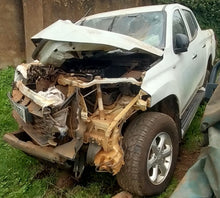 Load image into Gallery viewer, MITSUBISHI-PICK-UP DOUBLE CABIN - UBL 103V
