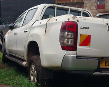 Load image into Gallery viewer, MITSUBISHI-PICK-UP DOUBLE CABIN - UBL 103V
