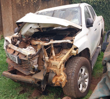 Load image into Gallery viewer, MITSUBISHI-PICK-UP DOUBLE CABIN - UBL 103V

