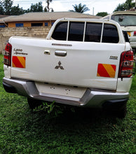 Load image into Gallery viewer, MITSUBISHI L200 GLS PICK UP DOUBLE CABIN
